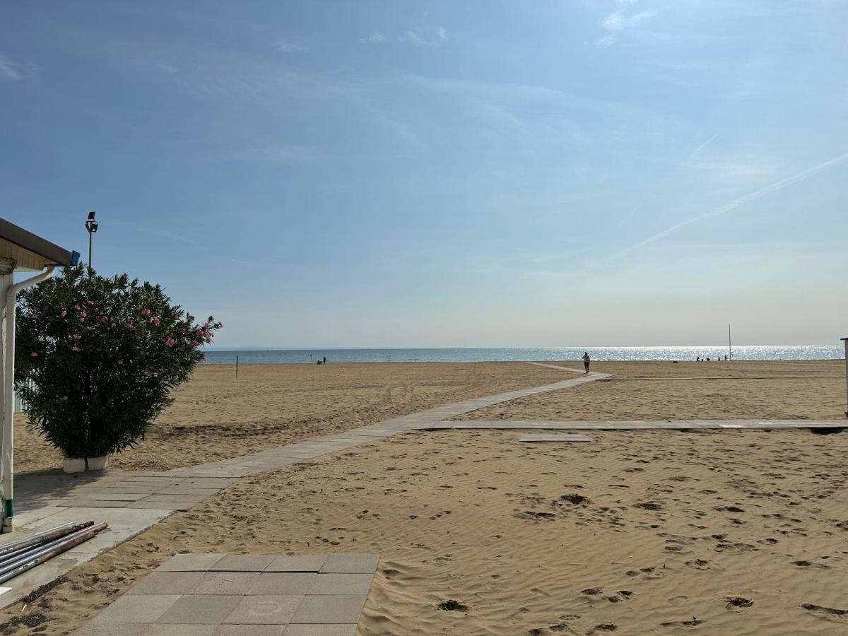 Beach Front Apartment Sabbiadoro Lignano Sabbiadoro Exterior foto