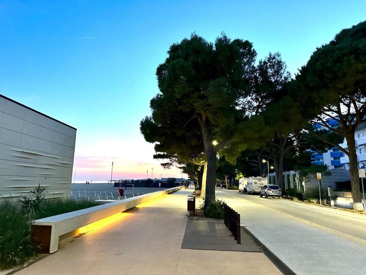 Beach Front Apartment Sabbiadoro Lignano Sabbiadoro Exterior foto