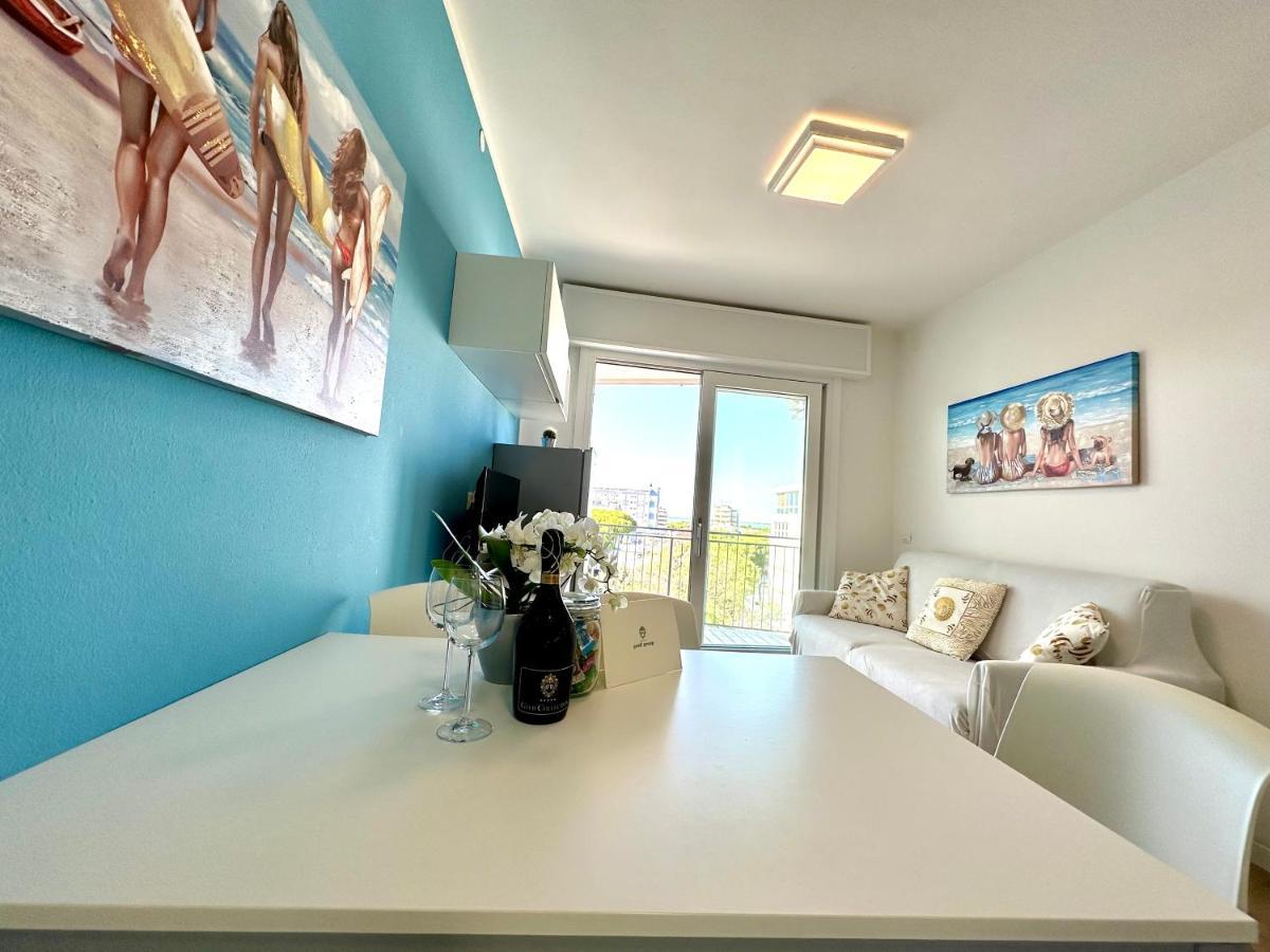 Beach Front Apartment Sabbiadoro Lignano Sabbiadoro Exterior foto
